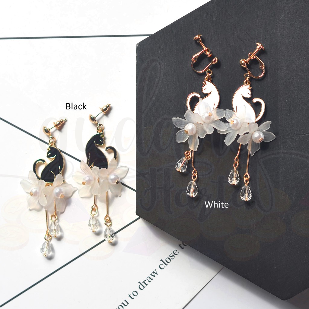 Anting Stud Black and White Cat With White Flower and Pearl Panjang Lucu Unik Kucing GH 203685