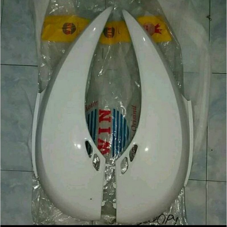 Cover body scoopy karbu lama warna putih
