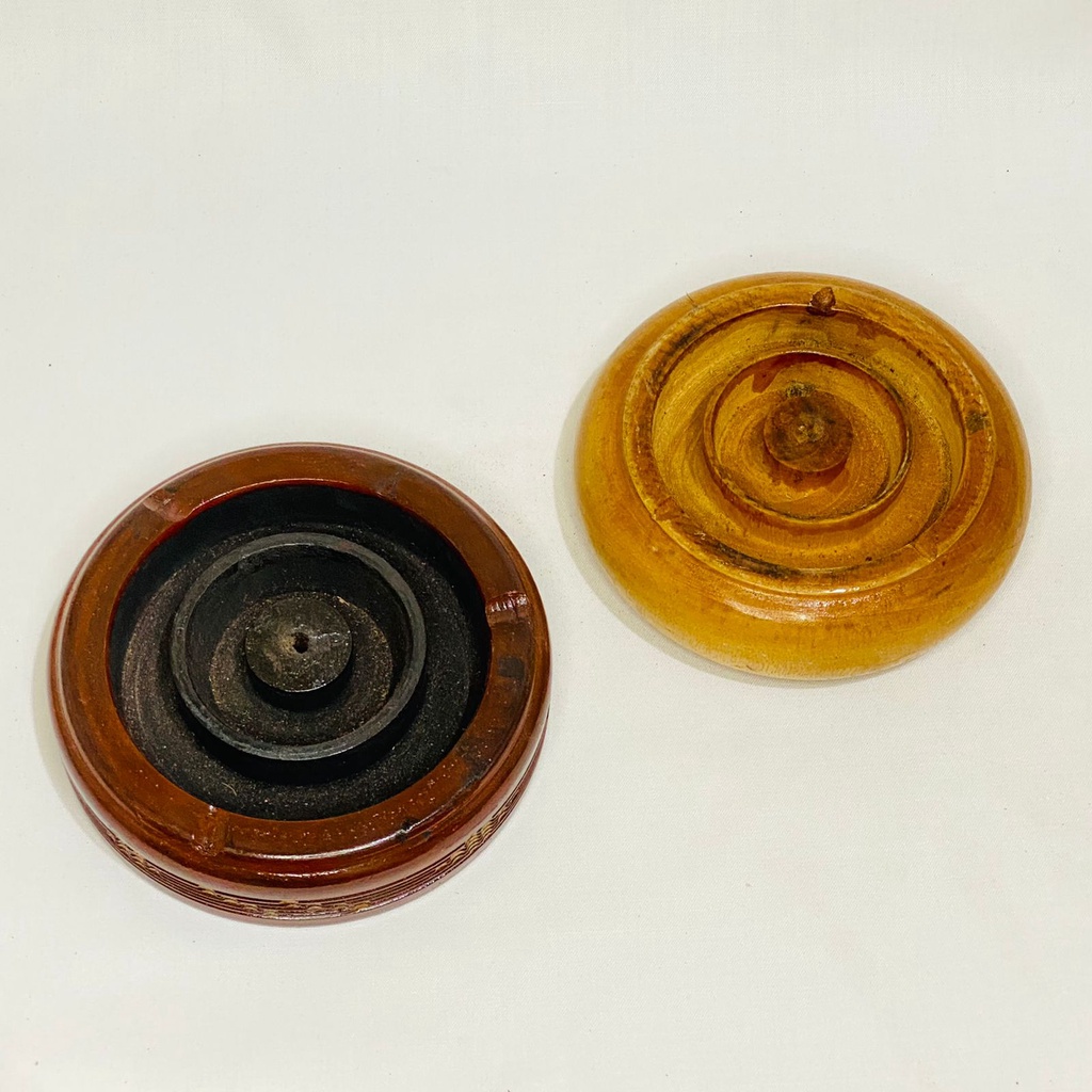 Asbak Kayu Ukir Bulat Sekat