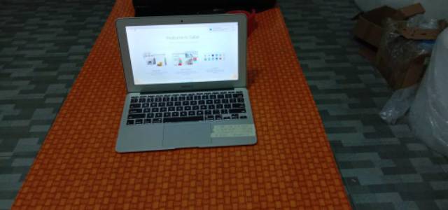 SALE..MIC AIR 11 IN 2015..RAM 4GB ..SSD 128 ..CORE I5 ..LAYAR WHITESPOT