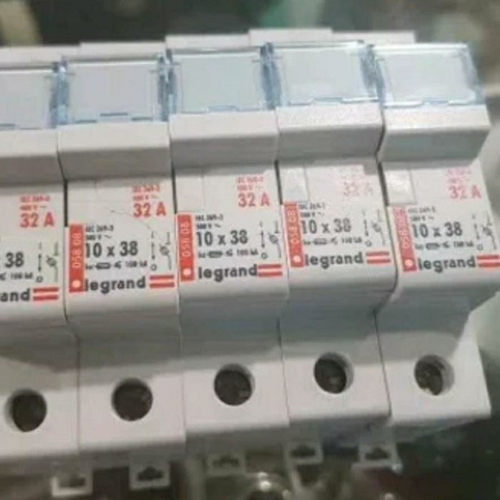 FUSE Holder Legrand 10x38 32A / Rumah Fuse / Fuse Base 10 x 38 1-32A