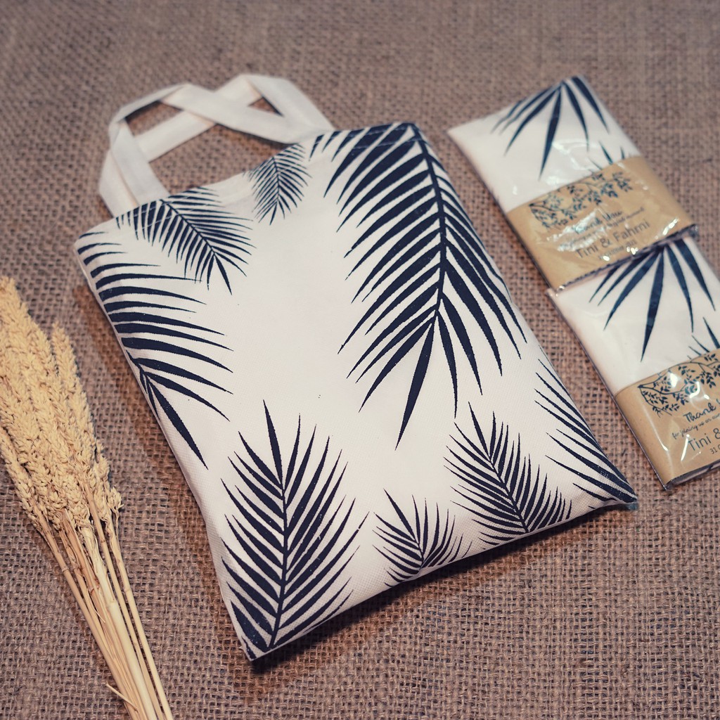 

Ready Totebag Bahan Spunbond Souvenir Pernikahan Free THANKS CARD