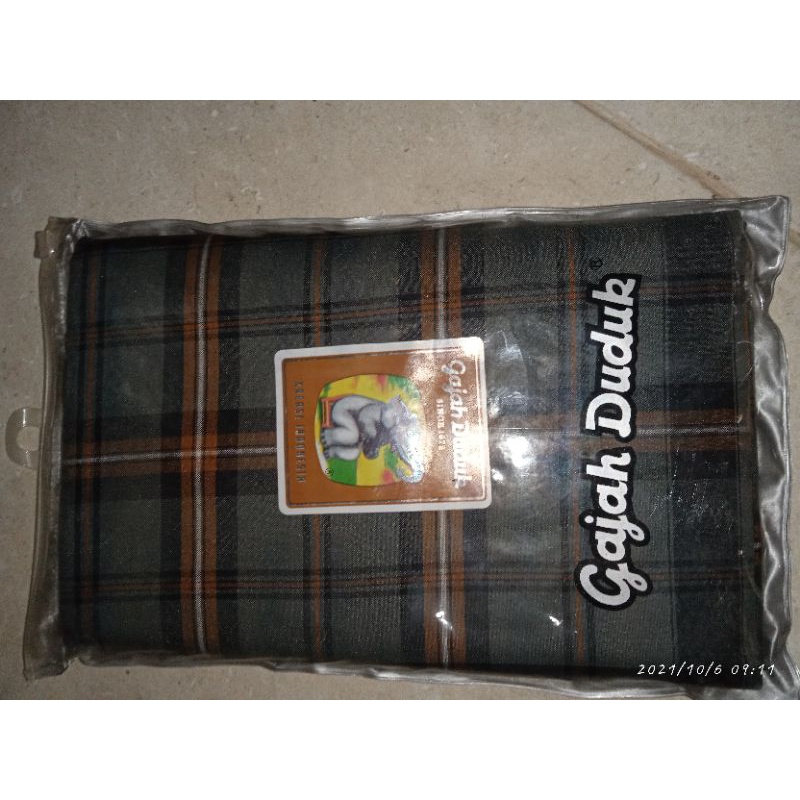 SARUNG GAJAH DUDUK motif kotak" .-coklat putih kain tenun motif dewasa