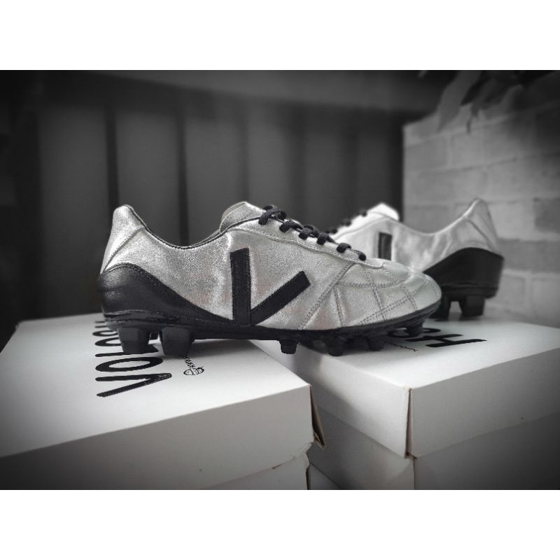 Sepatu Bola Volosh NUKHA. Silver Hitam