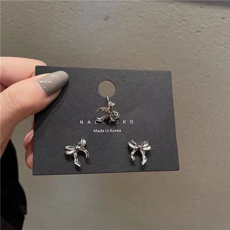 Anting Desain Pita Bahan Metal Untuk Wanita