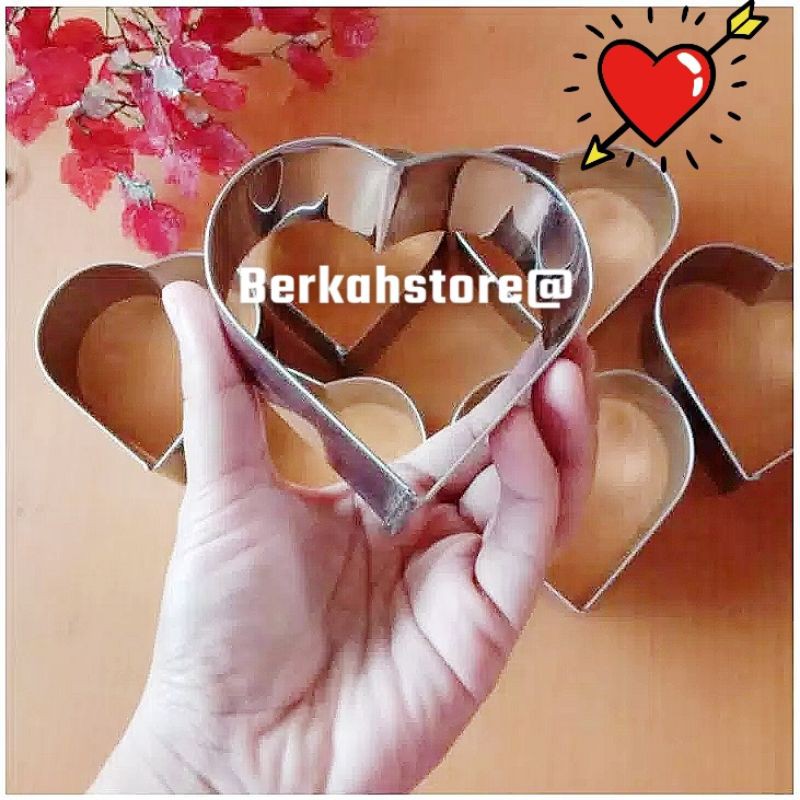 

Ring cutter roti bentuk love 10pcs Termurah