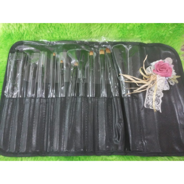 KUAS SET ISI 12 DOMPET HITAM @MJ