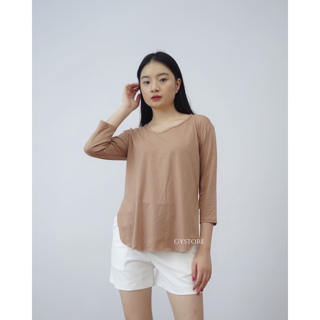 Kaos Basic Belah | Kaos V Neck