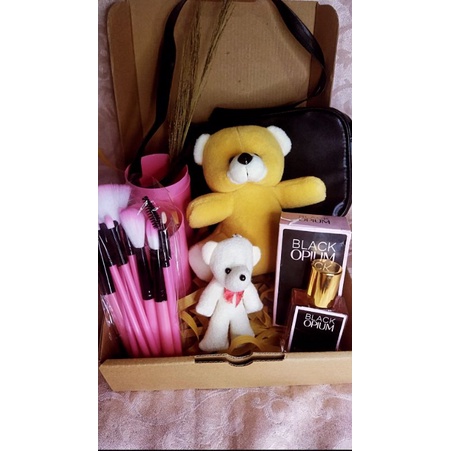 

HAMPER CWE/KADO CWE/GIFT BOX CWE, KEKINIAN KECE, KEREN