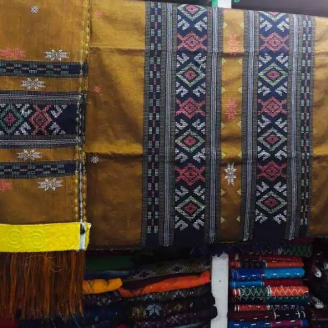ULOS SADUM TENUN SIANTAR MOTIF KUDA-KUDA