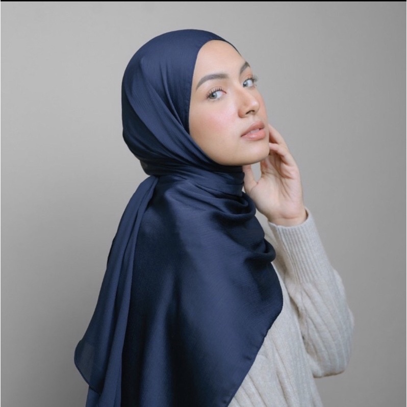 Pashmina Premium Satin Silk Malaysia Textured Crinkle (JAHIT TEPI KECIL SUPER RAPI)-Navy