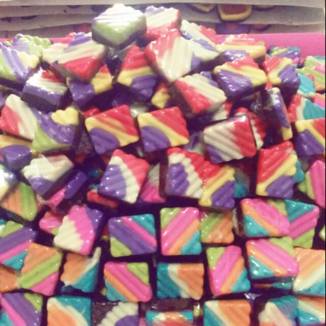 

Choco Dadu Rainbow 1kg, isi 130