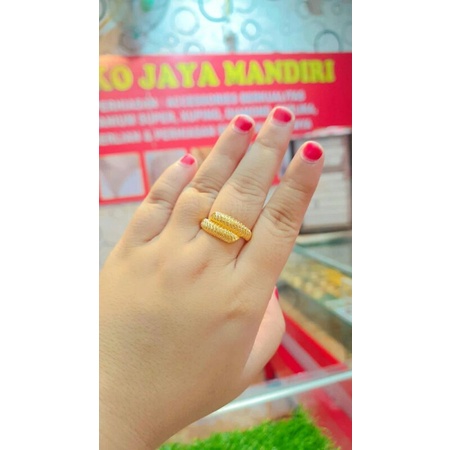 cincin motif emas london