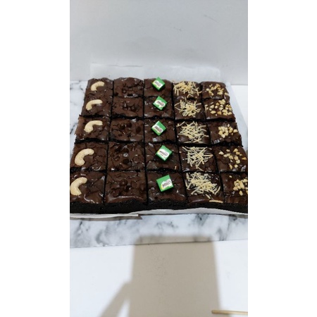 

FUDGY BROWNIEs 5sekat