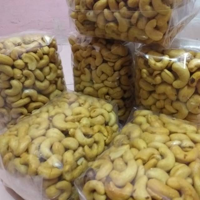 

Kacang mede/ mete.
