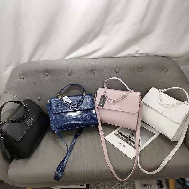 

Guess gezabelle office