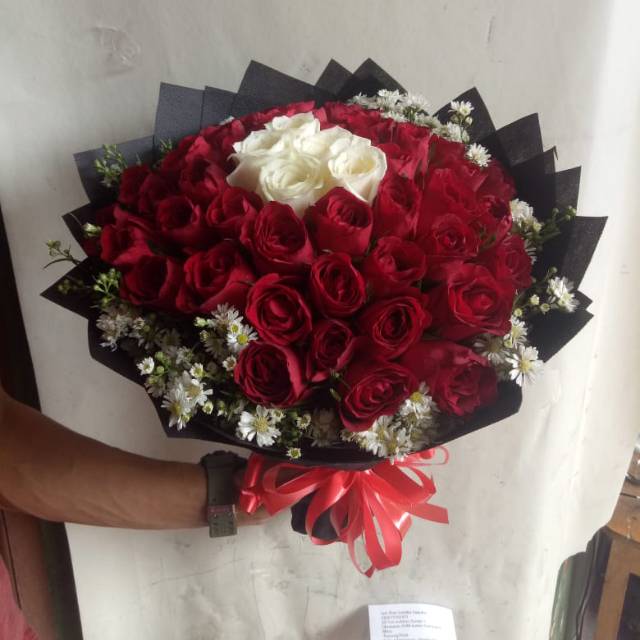 Hand Bouqet Bunga Mawar Merah Mix Bunga Mawar Putih Hadiah Ulang Tahun Bunga Fresh Shopee Indonesia
