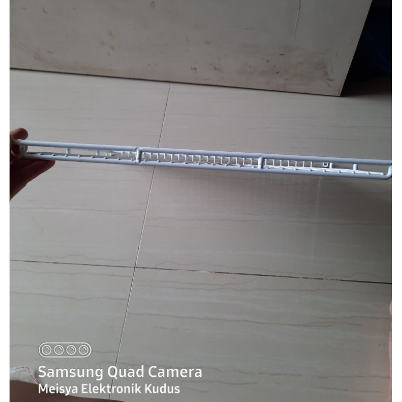 Rak showcase Polytron Ori