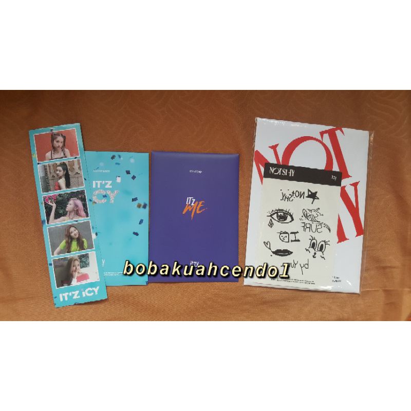 itzy pob postcard it'z icy wannabe not shy photobook paris et itzy