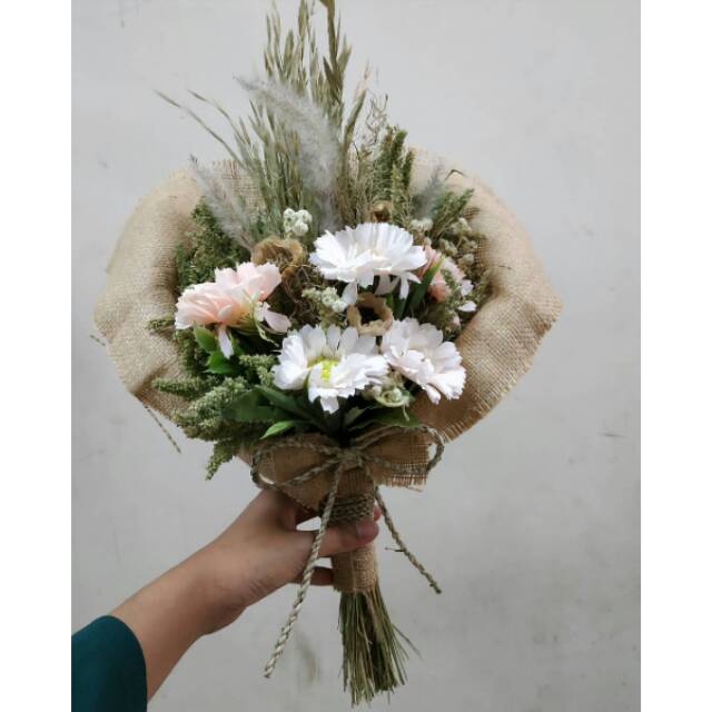 Buket bunga kering / hand bouquet wedding rustic flower / buket bunga wisuda / bunga pengantin