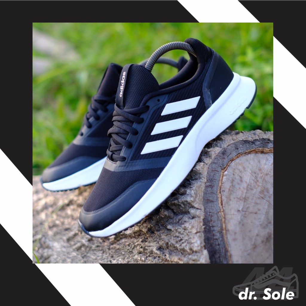 Adidas - Nova Flow Black/White