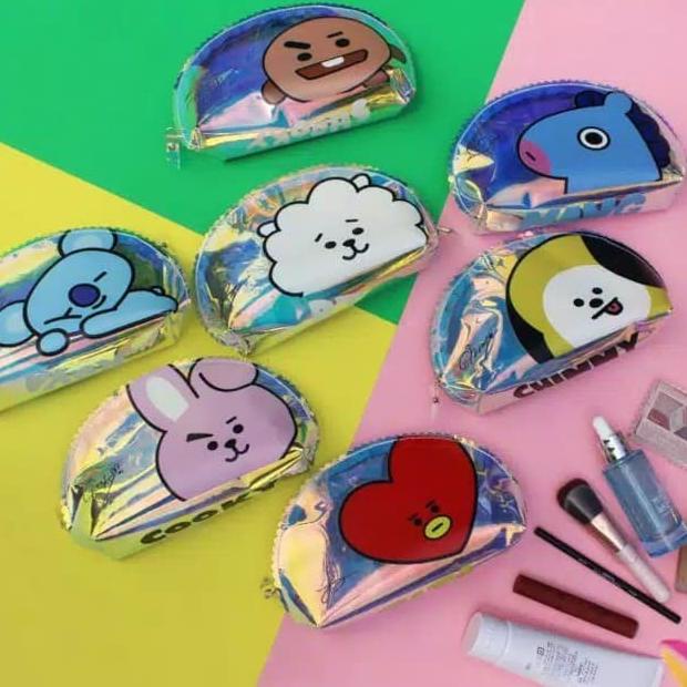 

TERBARU Tempat Pensil Hologram BTS BT21 Laser Storage Bag Pencil Case Cosmetic/TEMPAT PENSIL AESTHETIC/TEMPAT PENSIL ANAK PEREMPUAN/TEMPAT PENSIL LUCU/TEMPAT PENSIL 3D/TEMPAT PENSIL TRANSPARAN/TEMPAT PENSIL LUCU/TEMPAT PENSIL KOREA/TEMPAT PENSIL