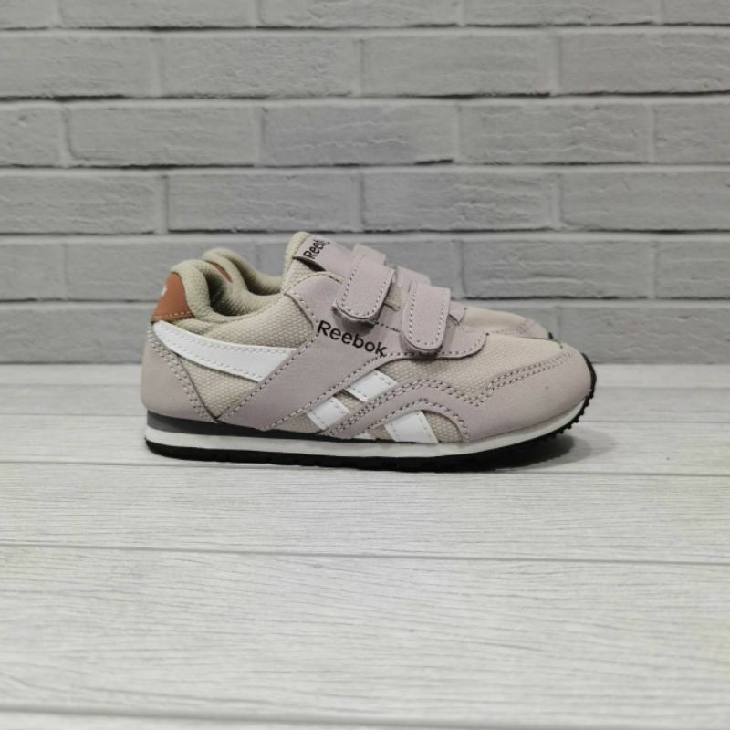 sepatu anak laki dan sepatu sneaker anak perempuan reebok classic casual cream