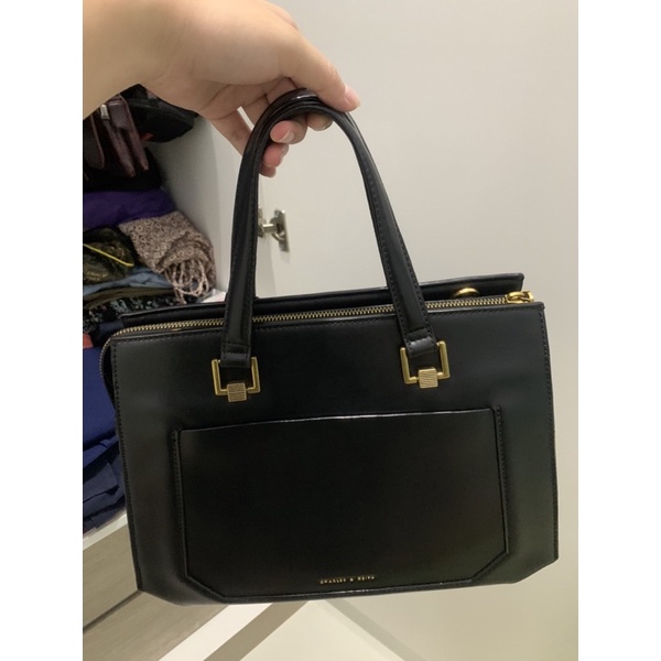 PRELOVED Tas Charles & Keith Hitam Besar Selempang