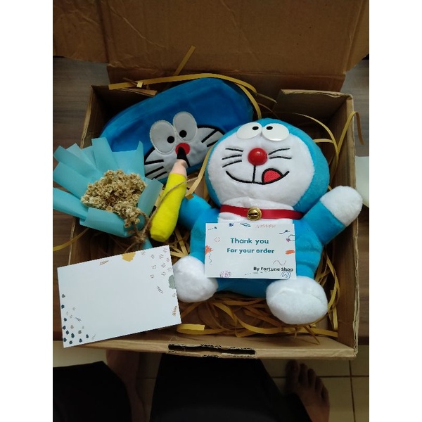 

Hampers ulang tahun / hampers boneka doraemon