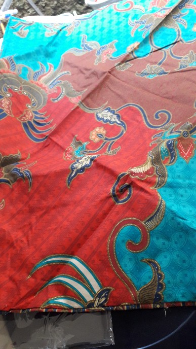 Set Sarung Bantal / Guling Merk Carmina - Halus Disperse Print - Sarban Isi 2 Batik