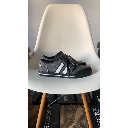 macbeth wallister grey black