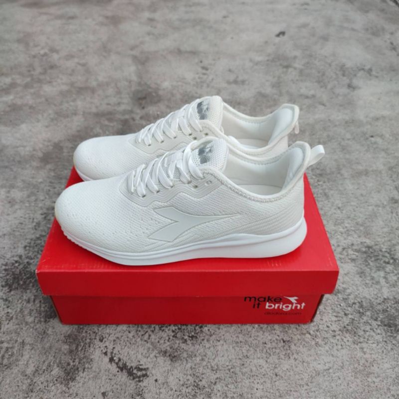 diadora zelindo white