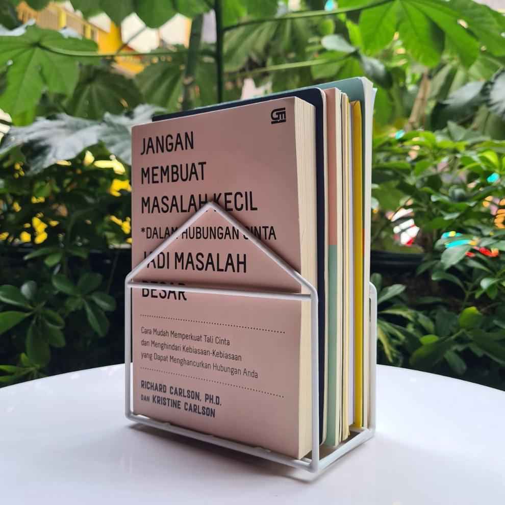 

[KODE PRODUK 6QWHZ6559] Pembatas Buku Besi (Anti Karat) / Sekat Buku / House Bookshelf