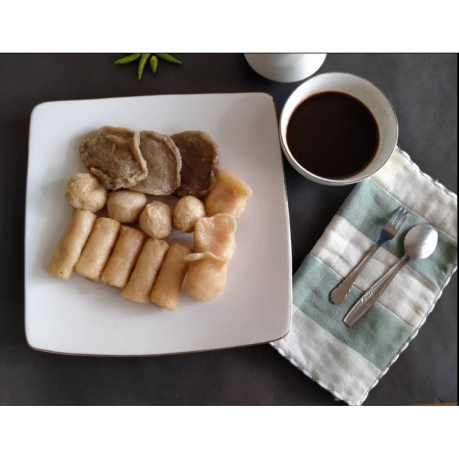 

PEMPEK KHAS PALEMBANG KUALITAS PREMIUM KEMASAN VACUM /PEMPEK FROZEN