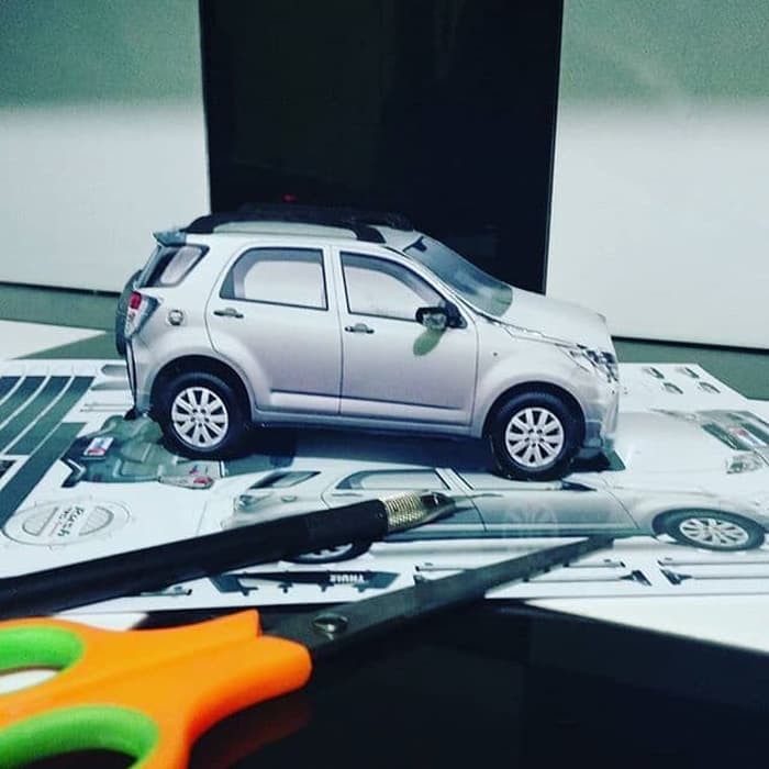 Miniatur Pappercraft Toyota Rush Skala 24