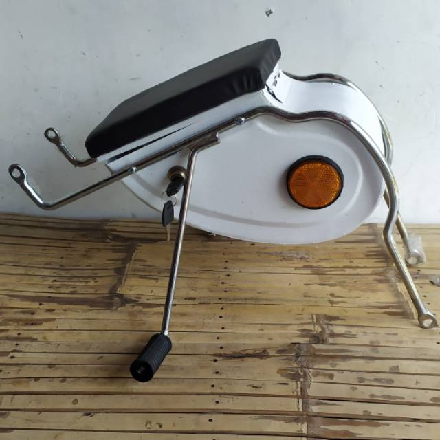 Box tengah/baby box bagasi tengah honda c50 c70 c90 dan c700 c800 astrea prima