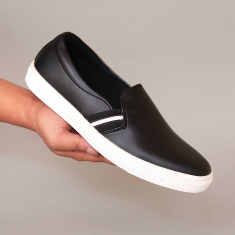 bungkusuku indra - Sepatu Casual Slip On Kulit Pria Sepatu Slip On Sneakers Kasual Santai Kerja