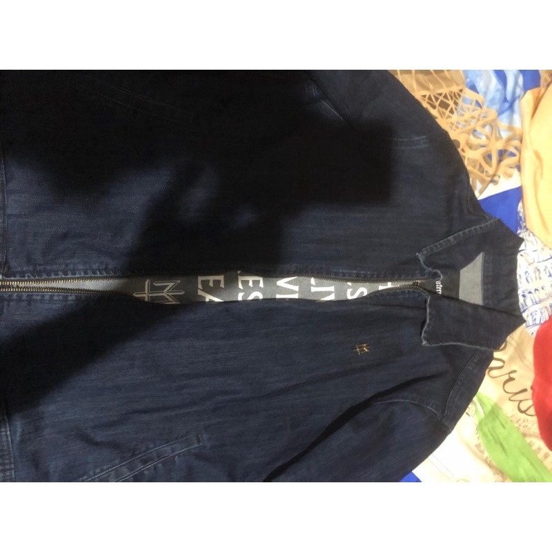 Jaket denim maternal disaster