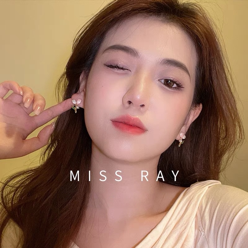 Anting Stud Bentuk Tulip Aksen Mutiara Bahan Metal Untuk Wanita