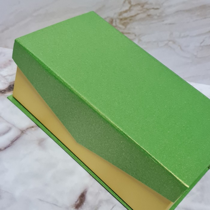 

Box MD 22x11x8 Kotak kue Lapis separo-Lebaran Natal Imlek Luar Kota