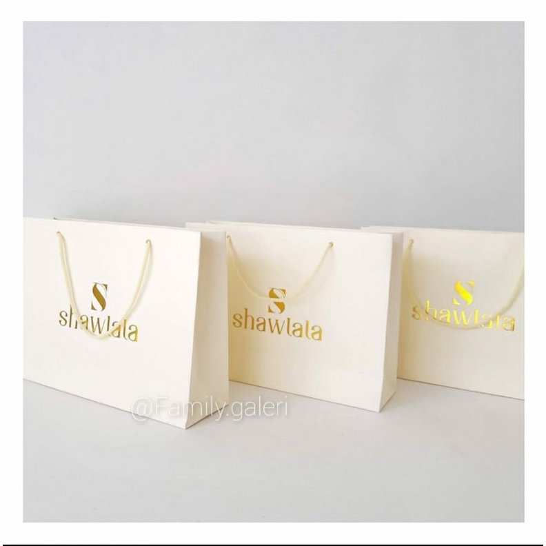

CUSTOM LOGO PAPERBAG (UKURAN 33x21x8)
