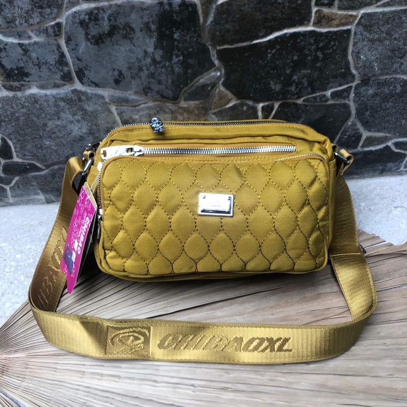 Tas selempang Chibao 363-22 Bahan Kanvas size 26x11x18 cm. Tas Wanita Tas Chibao Best Seller Tas Chibao ORI BISA BAYAR DITEMPAT.!!!