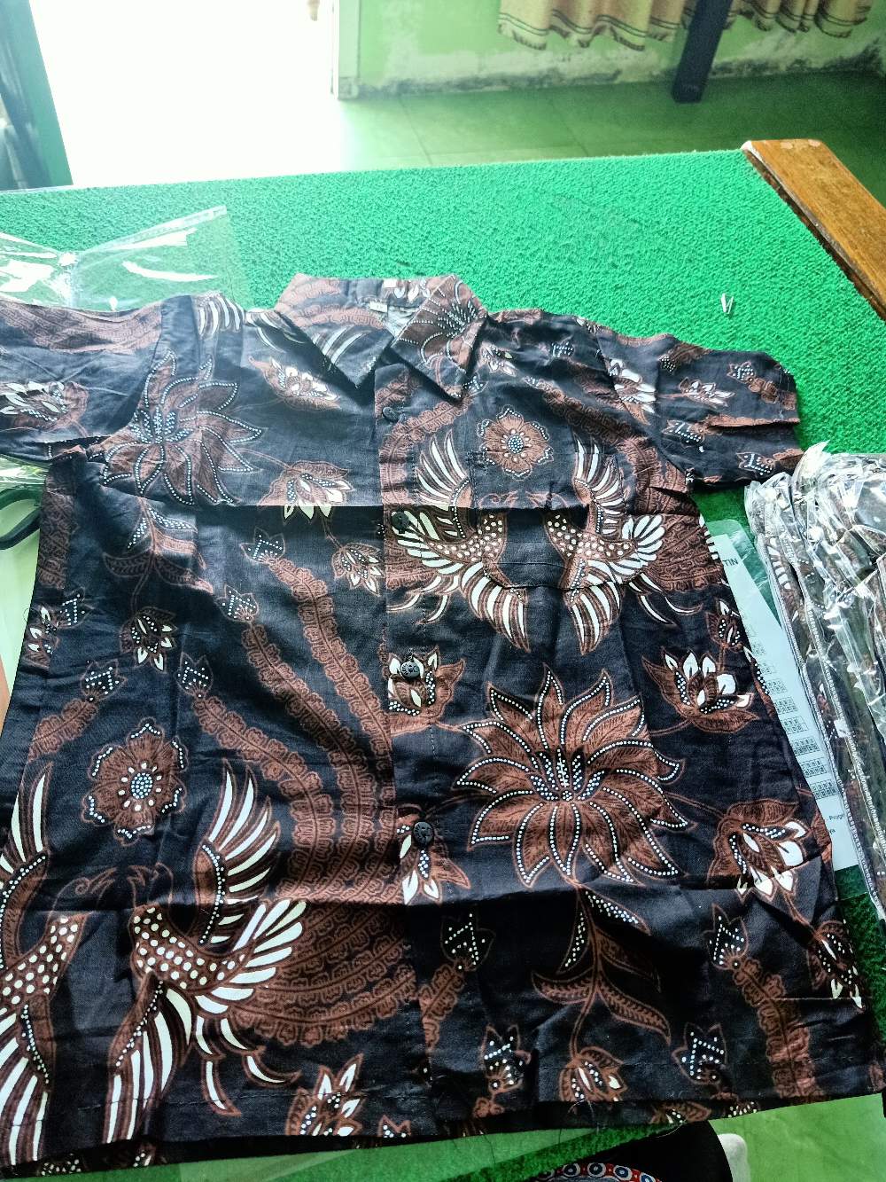 Batik Couple Keluarga • Batik Couple Keluarga Sania Ruffle Ori Ndoro Jowi Motif Dimensi Abu