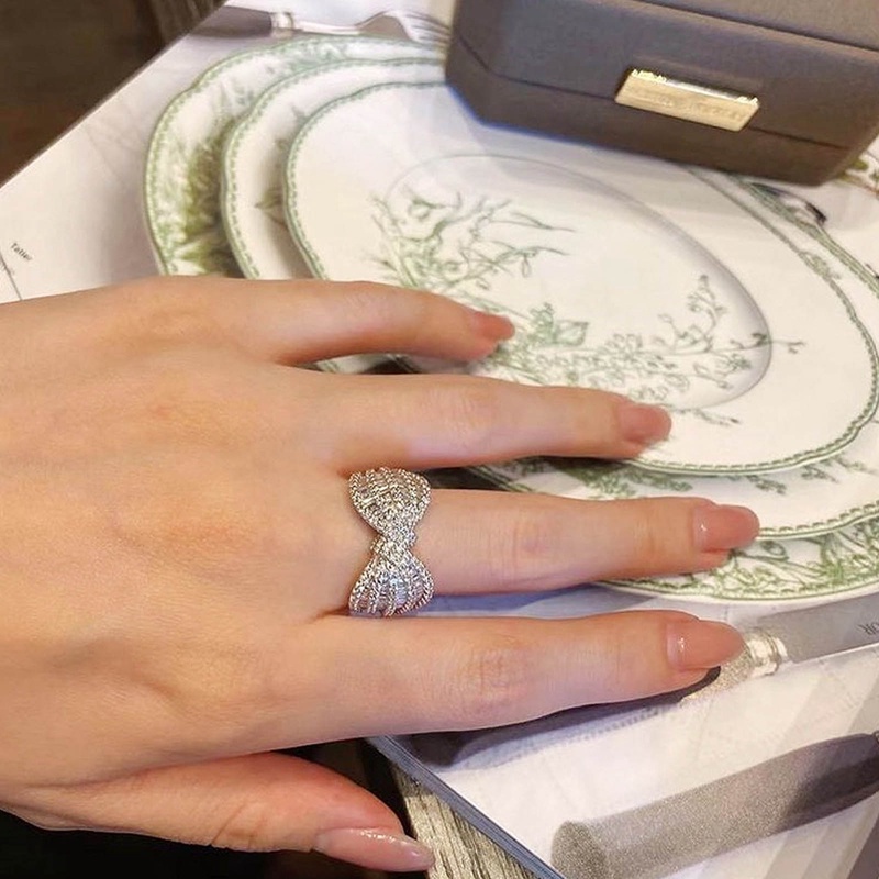 Cincin Pernikahan Desain Pita Hias Cubic Zirconia Warna Putih Gaya Romantis / Simple Untuk Wanita