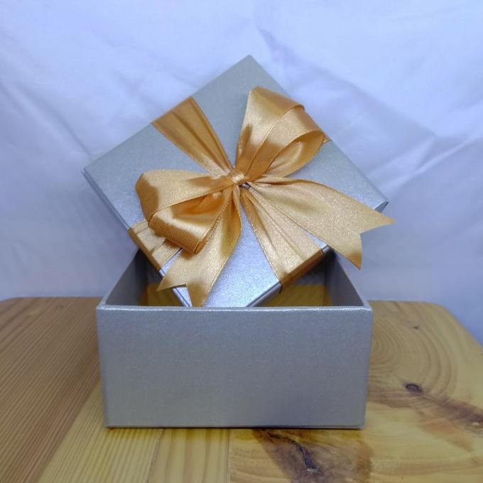 

[COD] kotak kado gift box + 15x15x5 cm + berpita [COD]