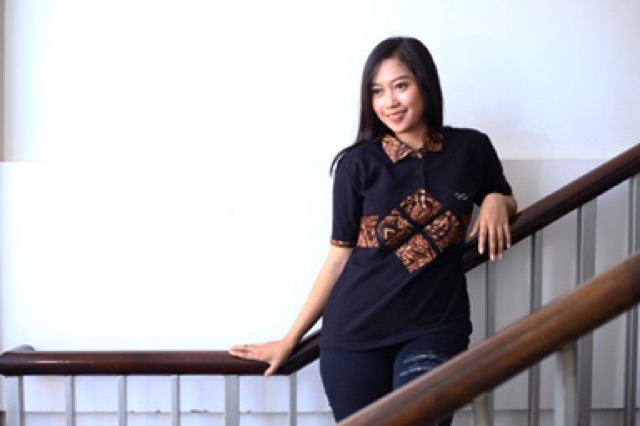 Loyal Kaos Polo Batik Hitam Modern Wanita M L XL XXL