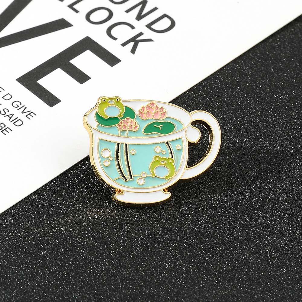 [Elegan] Bros Kodok Hadiah Lucu Untuk Anak-Anak Cangkir Daun Lotus Travel Commemorative Badge Pin Kerah Pin Enamel Pin