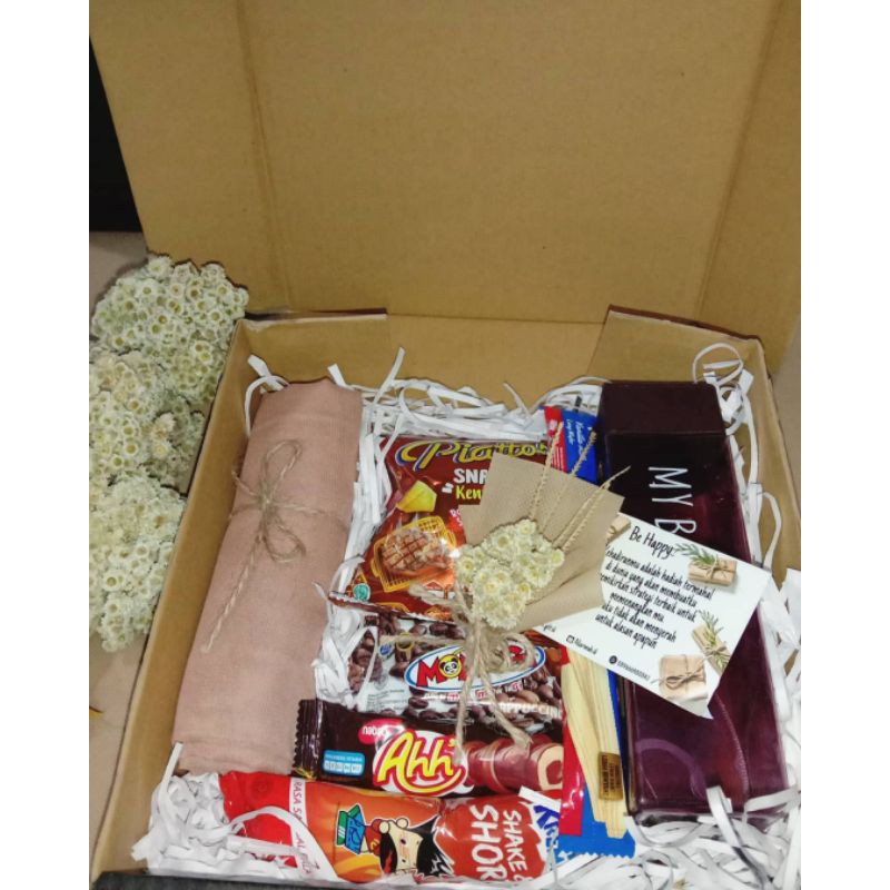 

Gift Box mix Kado Wisuda Kado ulangtahun Hampers