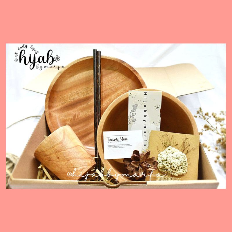 

Hampers/Gif box/Kado pernikahan/ultah/souvenir alat makan kayu isi 4 pcs