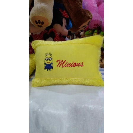 bantal minion